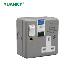 Protecci&oacute;n conmutada metal pl&aacute;stico unipolar del Rcd del z&oacute;calo del protector 13A 16A de Rcd